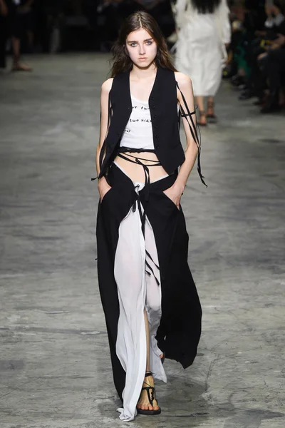 Look 28